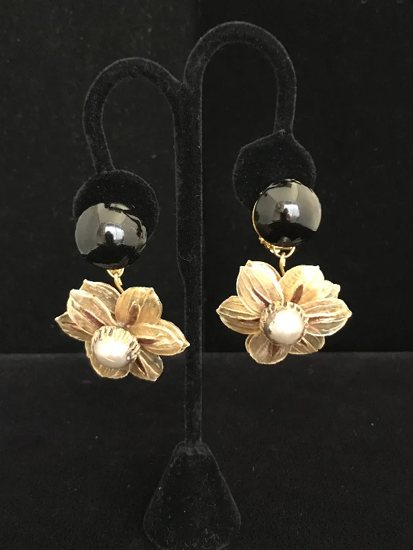 Small Hoop Earrings for Daily Wear-French Resin Dangling Gold Flower Earrings