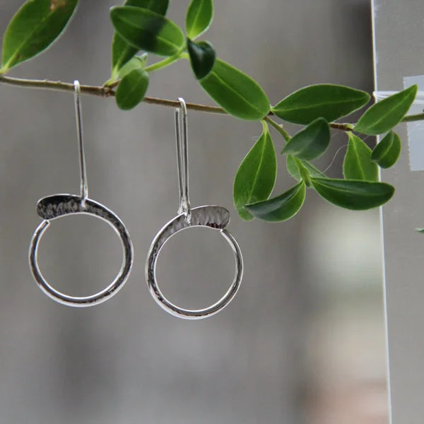 Unique Gem Earrings for Trendsetters-Hammered Small Circle Dangle Earrings